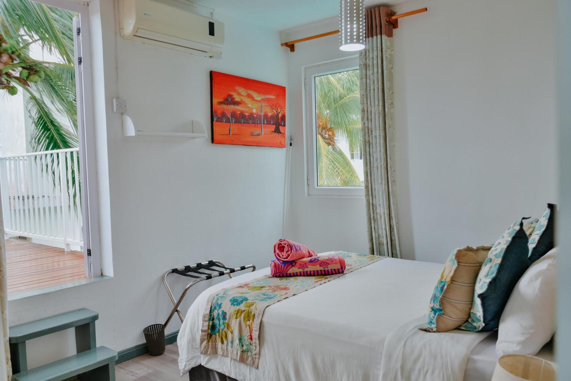 Boutique On The Rocks With Stunning Sea Views, Infinity Pool & Private Sea *