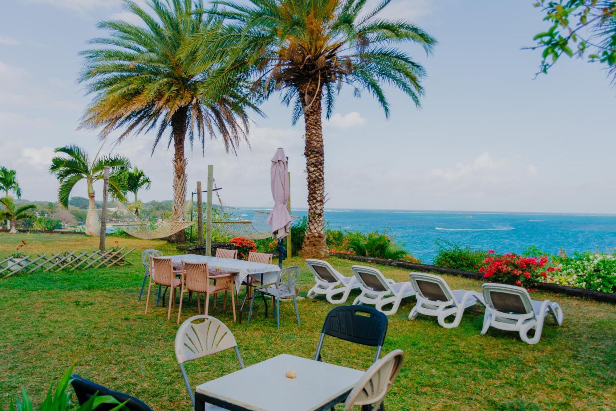 Boutique On The Rocks With Stunning Sea Views, Infinity Pool & Private Sea Holiday home