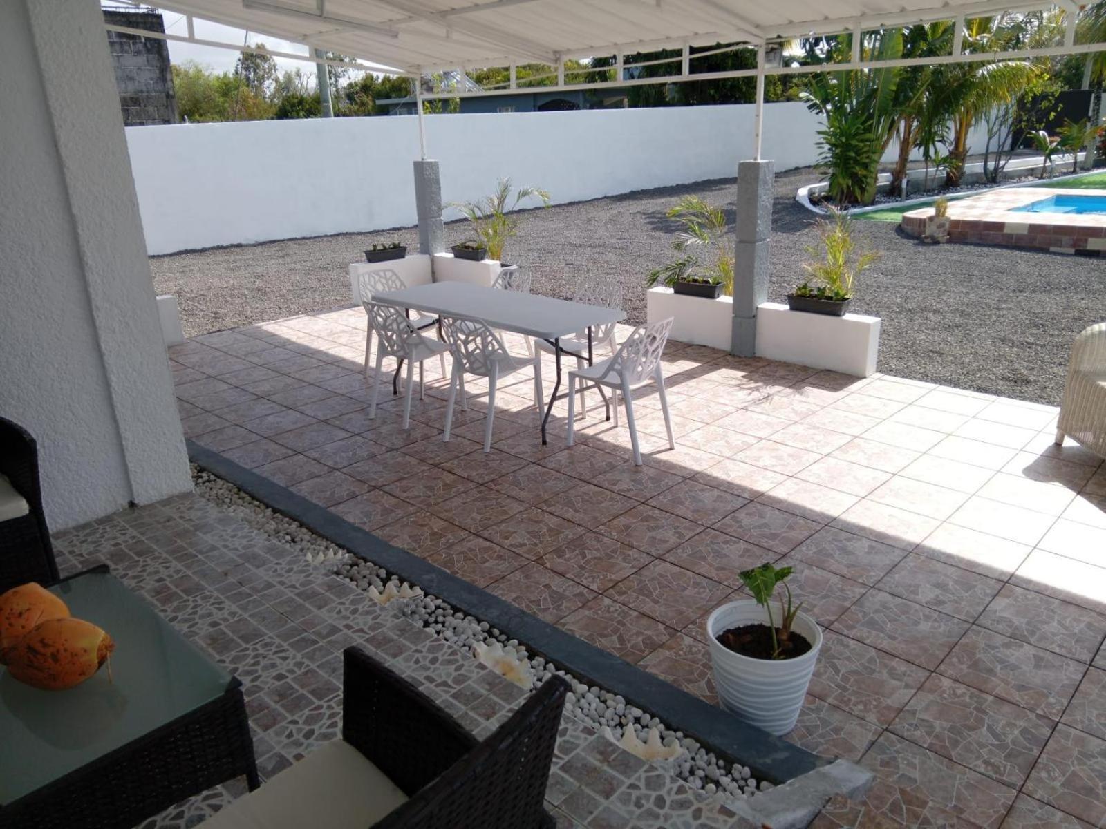 Casa de férias Bella Is 5 Mins From The With Amazing Garden Overlooking The Pool