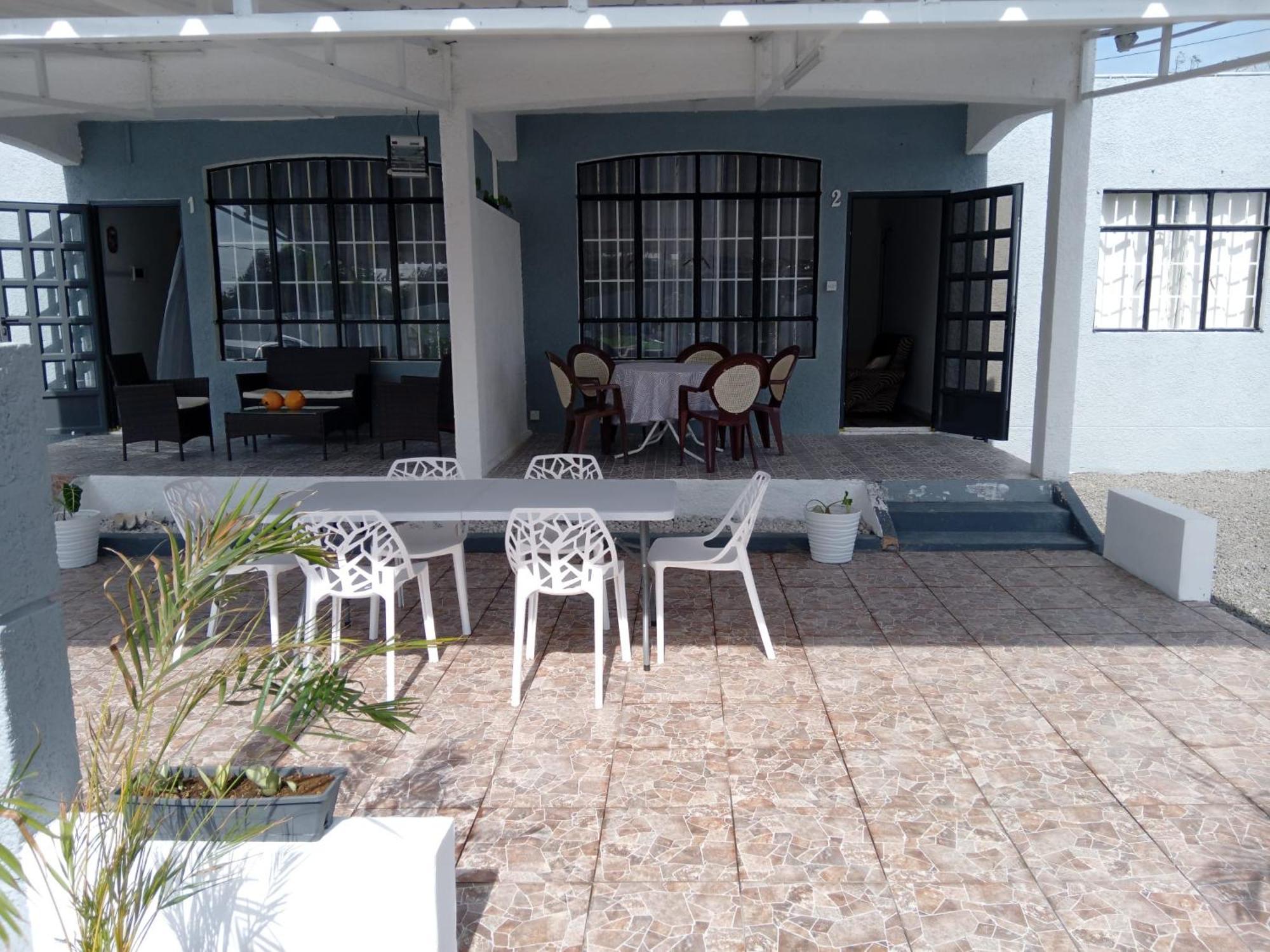 Bella Is 5 Mins From The With Amazing Garden Overlooking The Pool * Trou d'Eau Douce