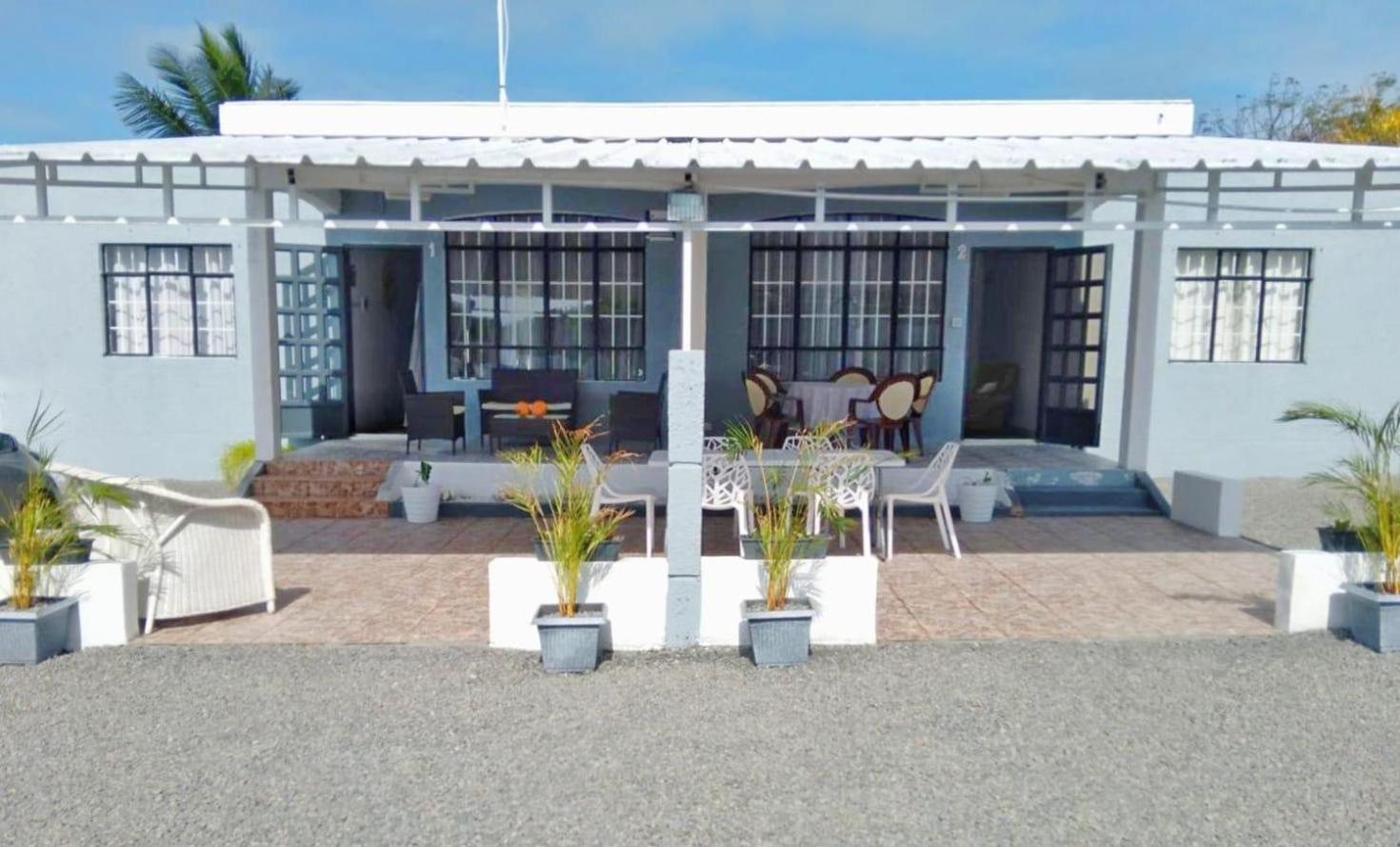 Bella Is 5 Mins From The With Amazing Garden Overlooking The Pool Casa de férias Trou d'Eau Douce