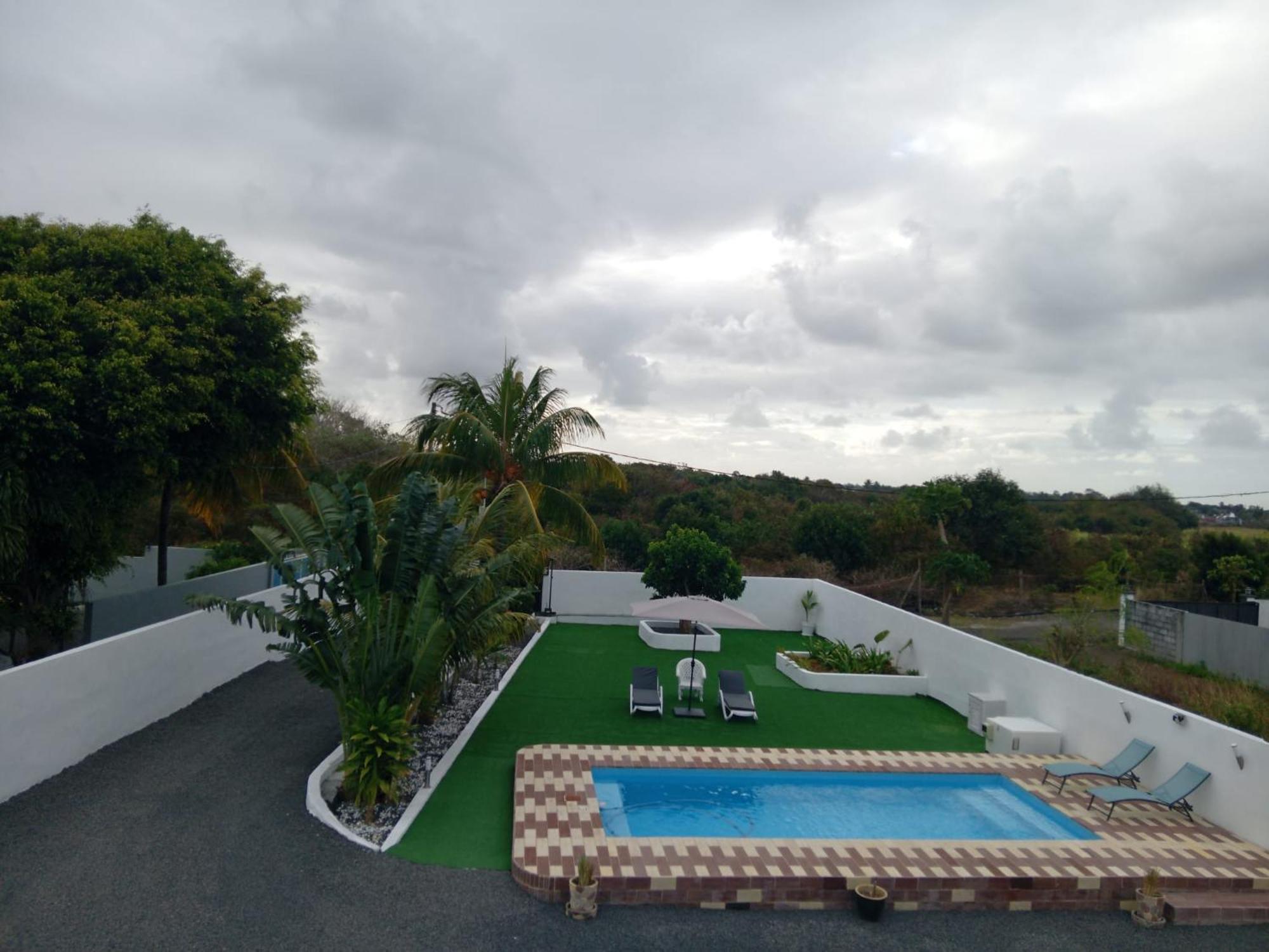 Bella Is 5 Mins From The With Amazing Garden Overlooking The Pool * Trou d'Eau Douce