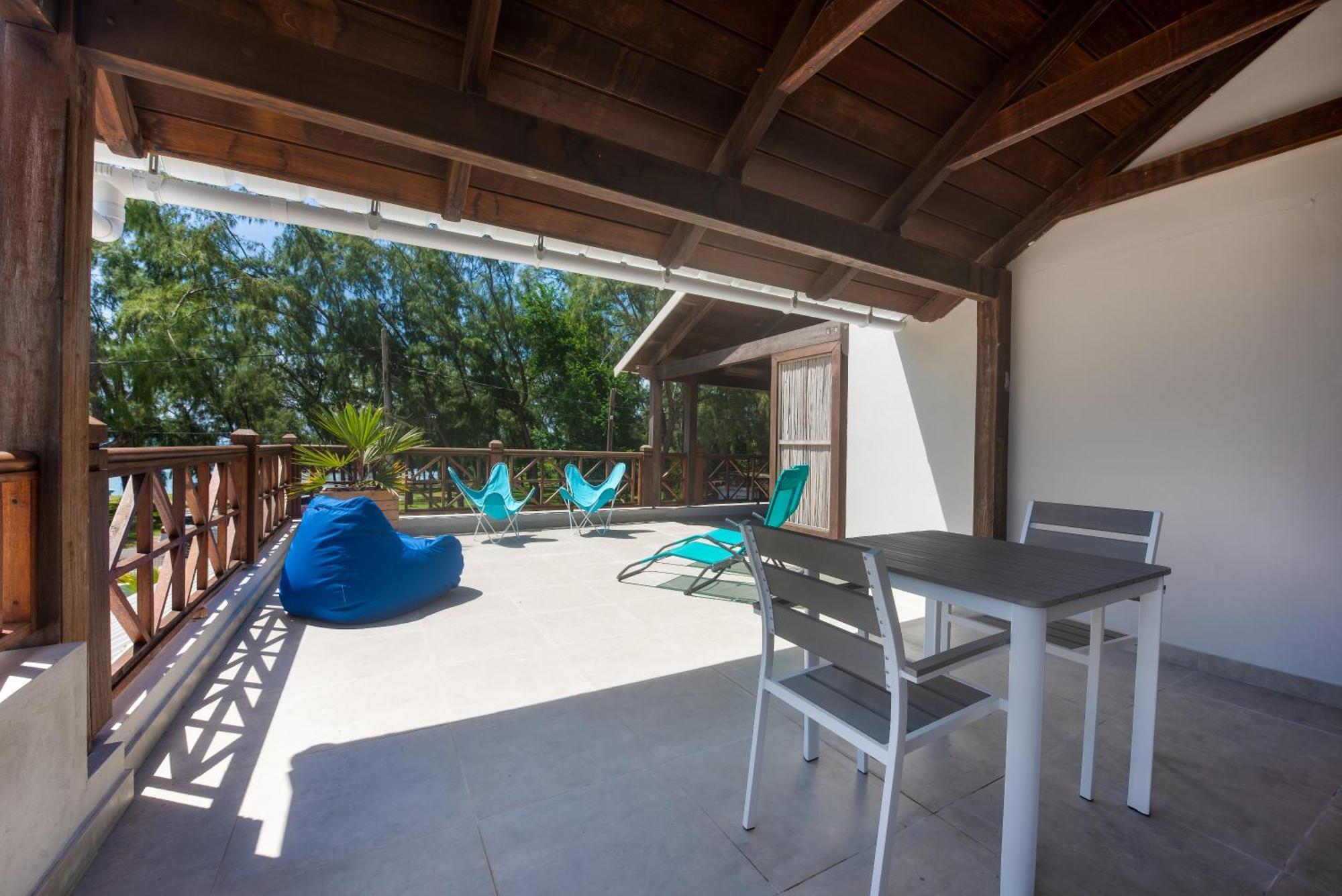 Quaint 2bdr In Melville Public W Pool Apartment *