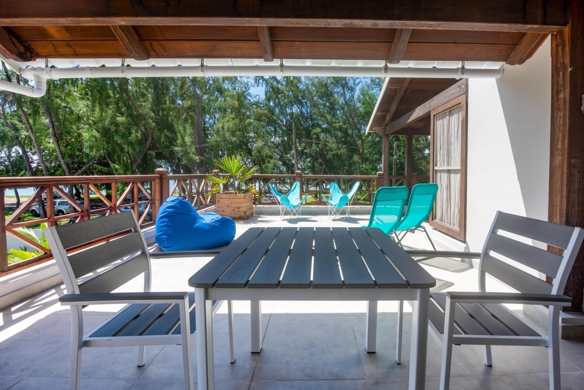 Quaint 2bdr In Melville Public W Pool Apartment *