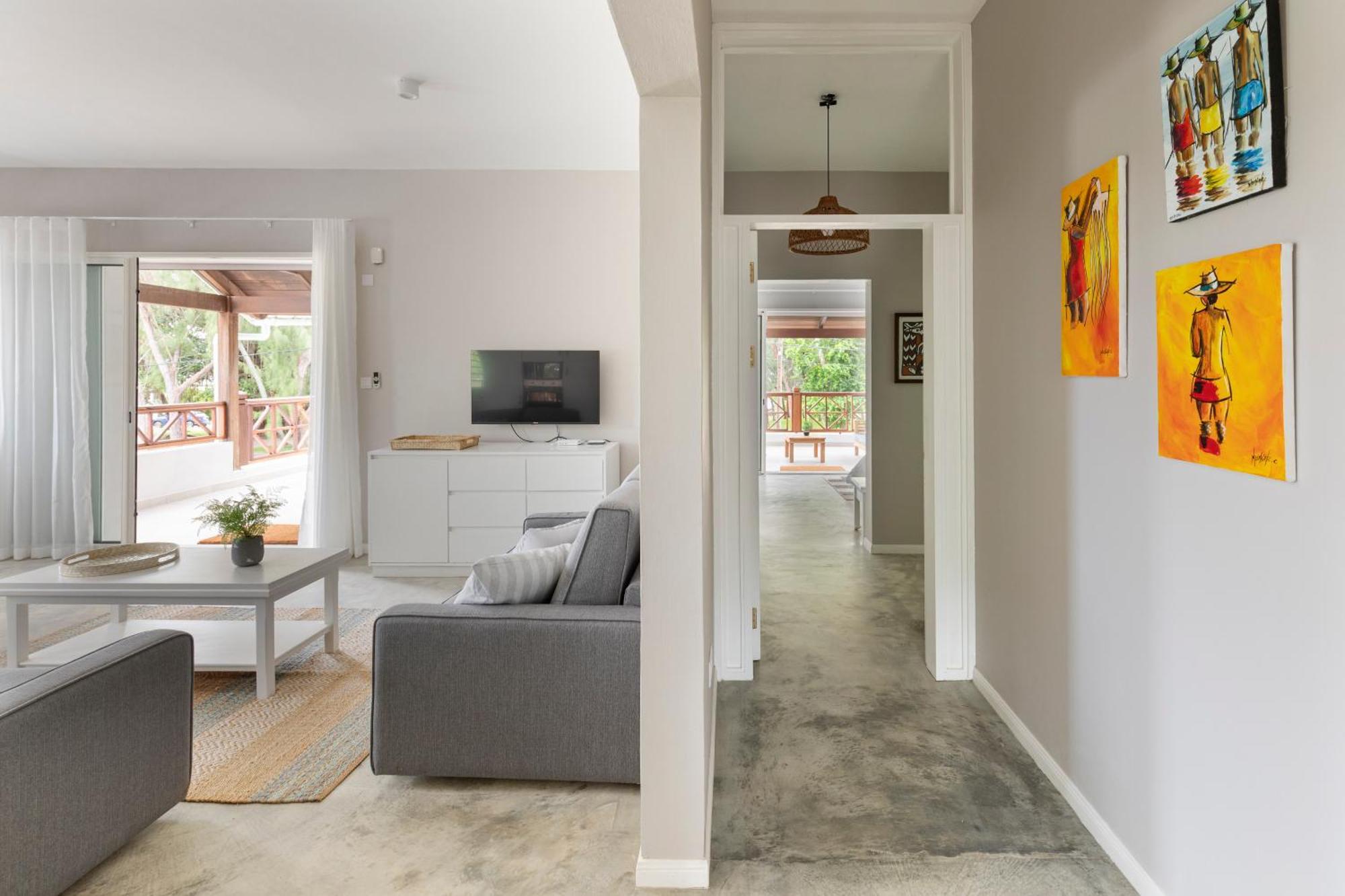 Quaint 2bdr In Melville Public W Pool *