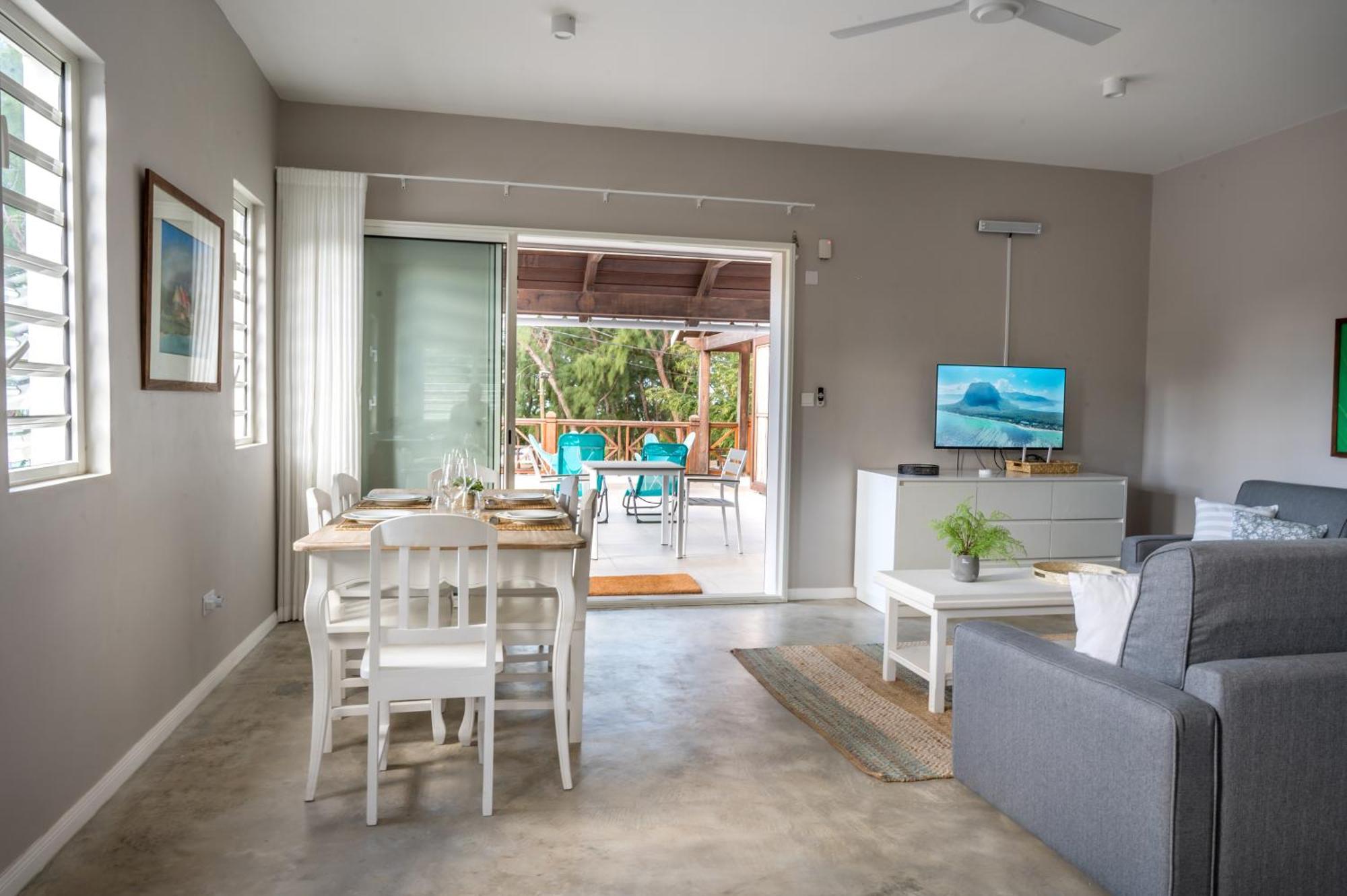 Apartment Quaint 2bdr In Melville Public W Pool