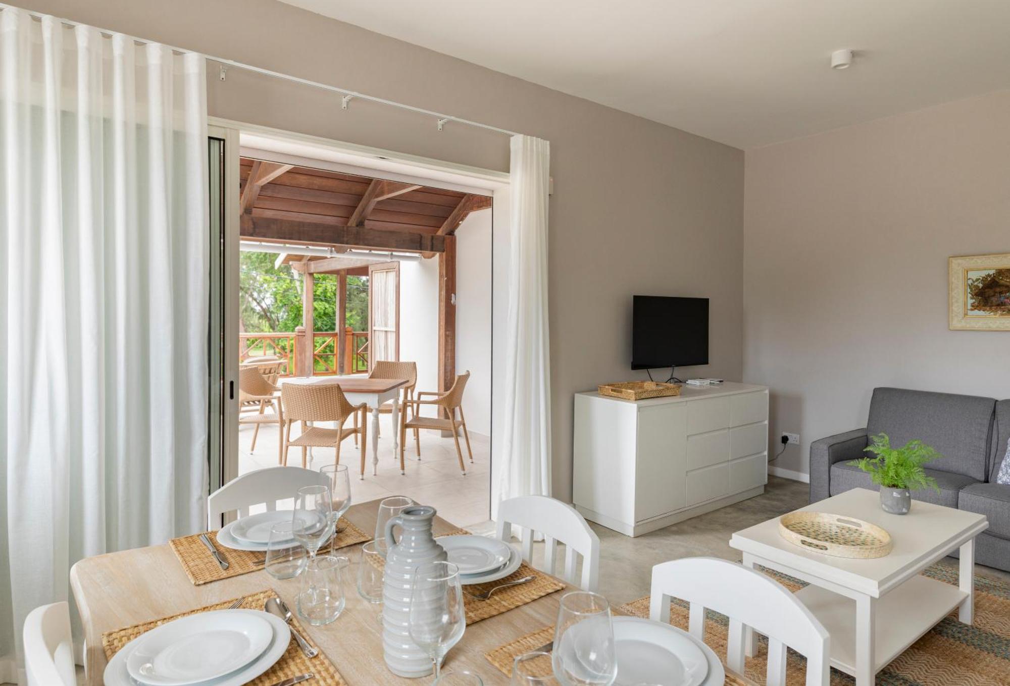 Quaint 2bdr In Melville Public W Pool Grand Gaube