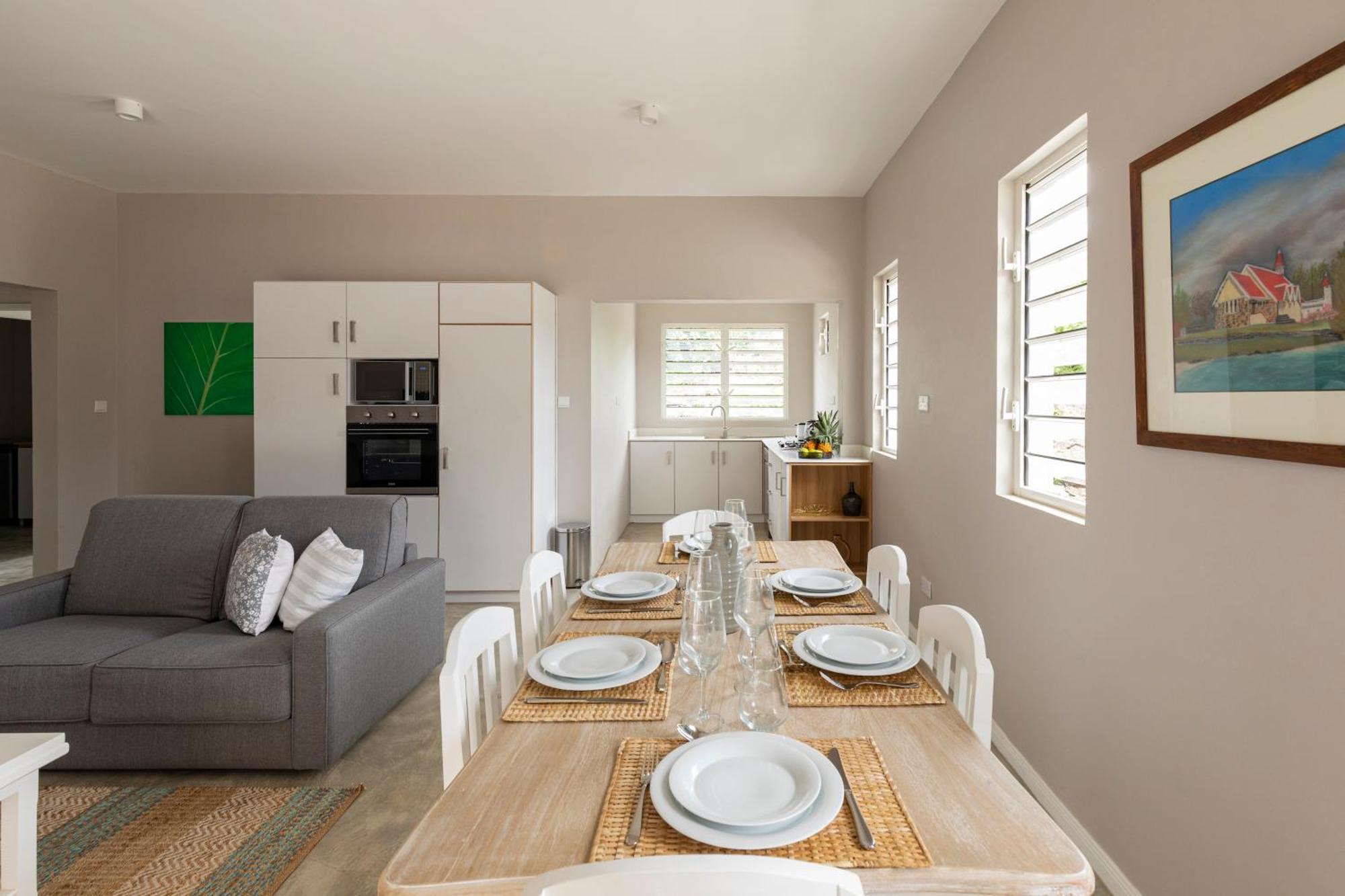 Quaint 2bdr In Melville Public W Pool Grand-Gaube