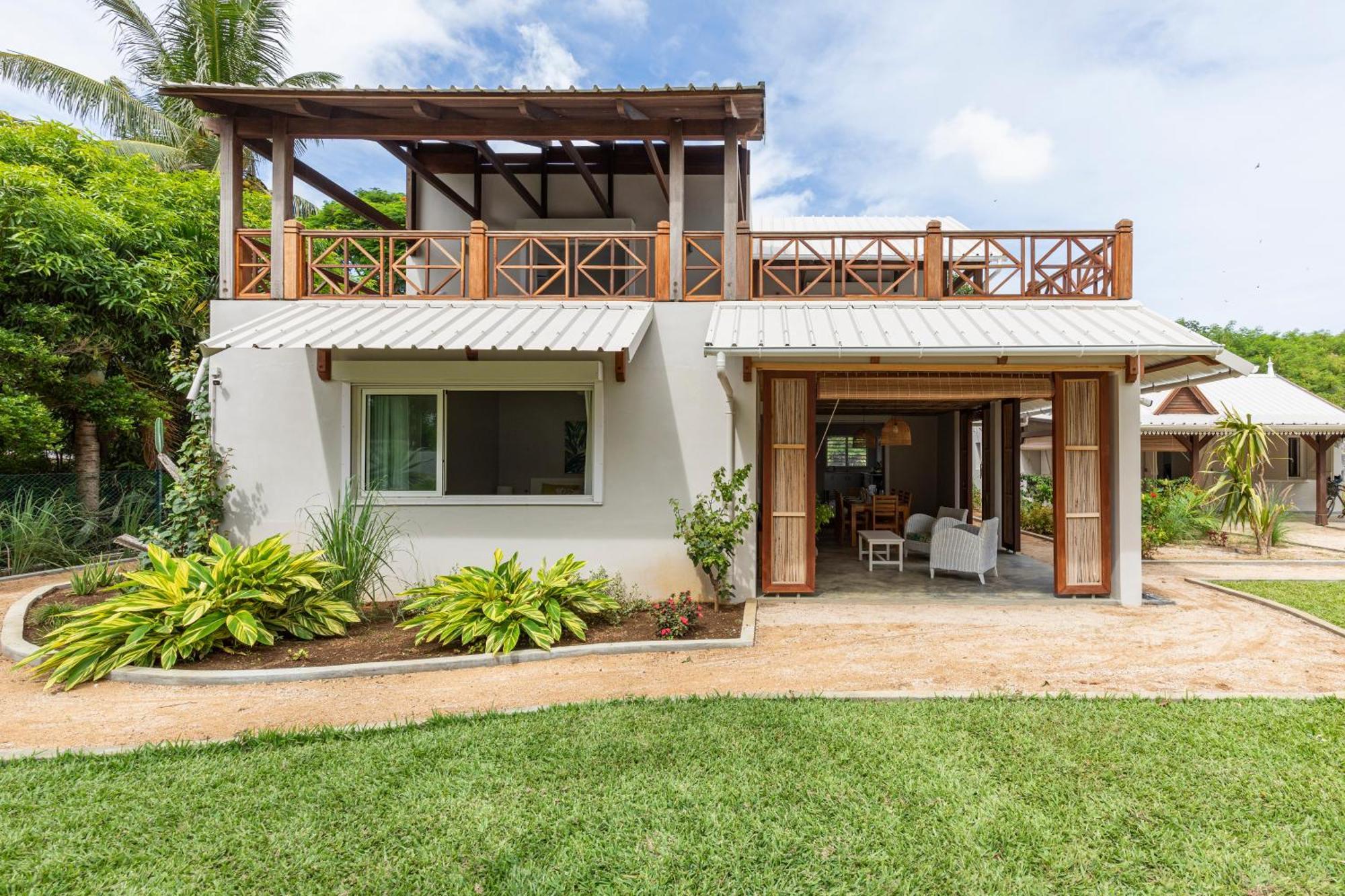 Quaint 2bdr In Melville Public W Pool