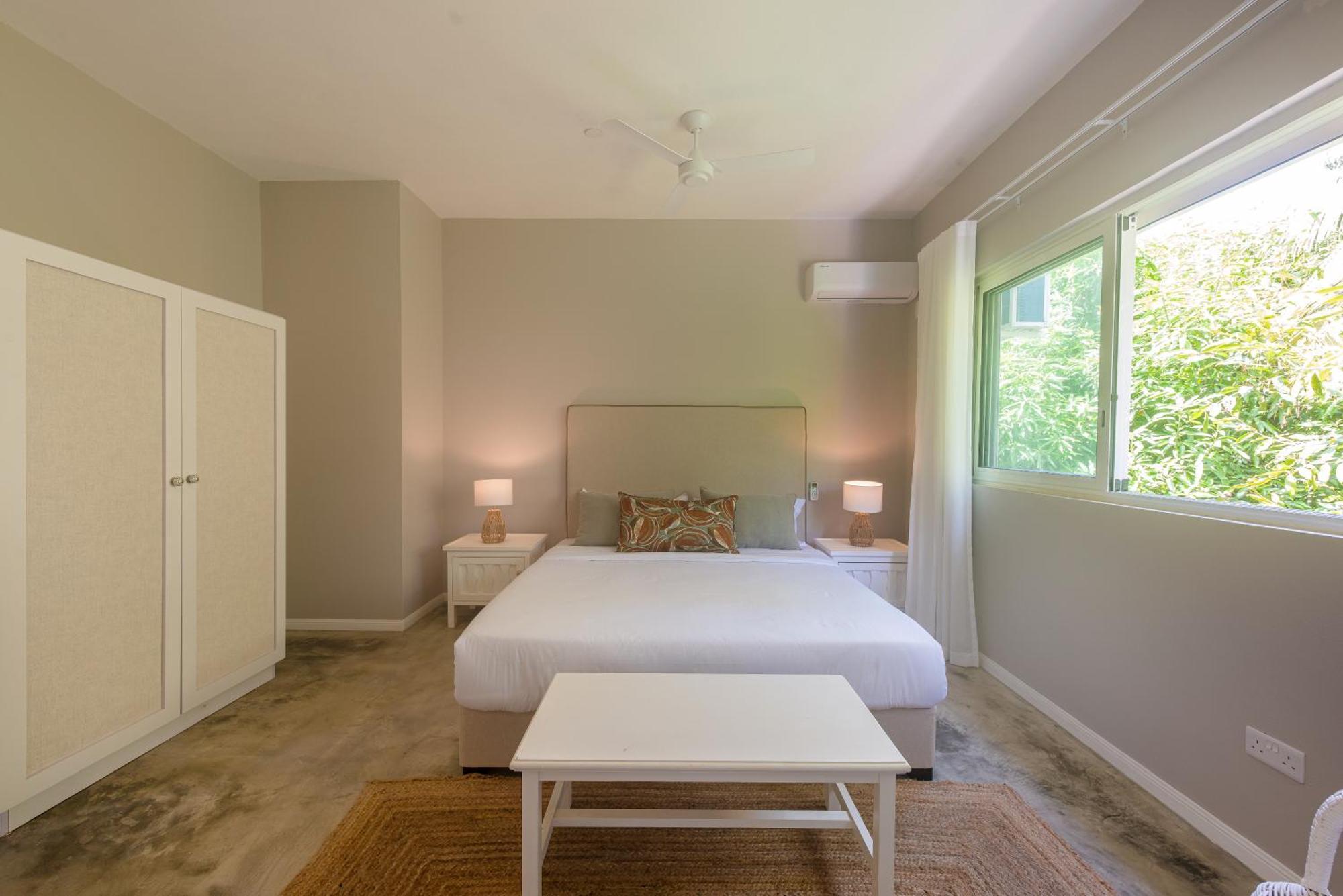 Quaint 2bdr In Melville Public W Pool Apartment *