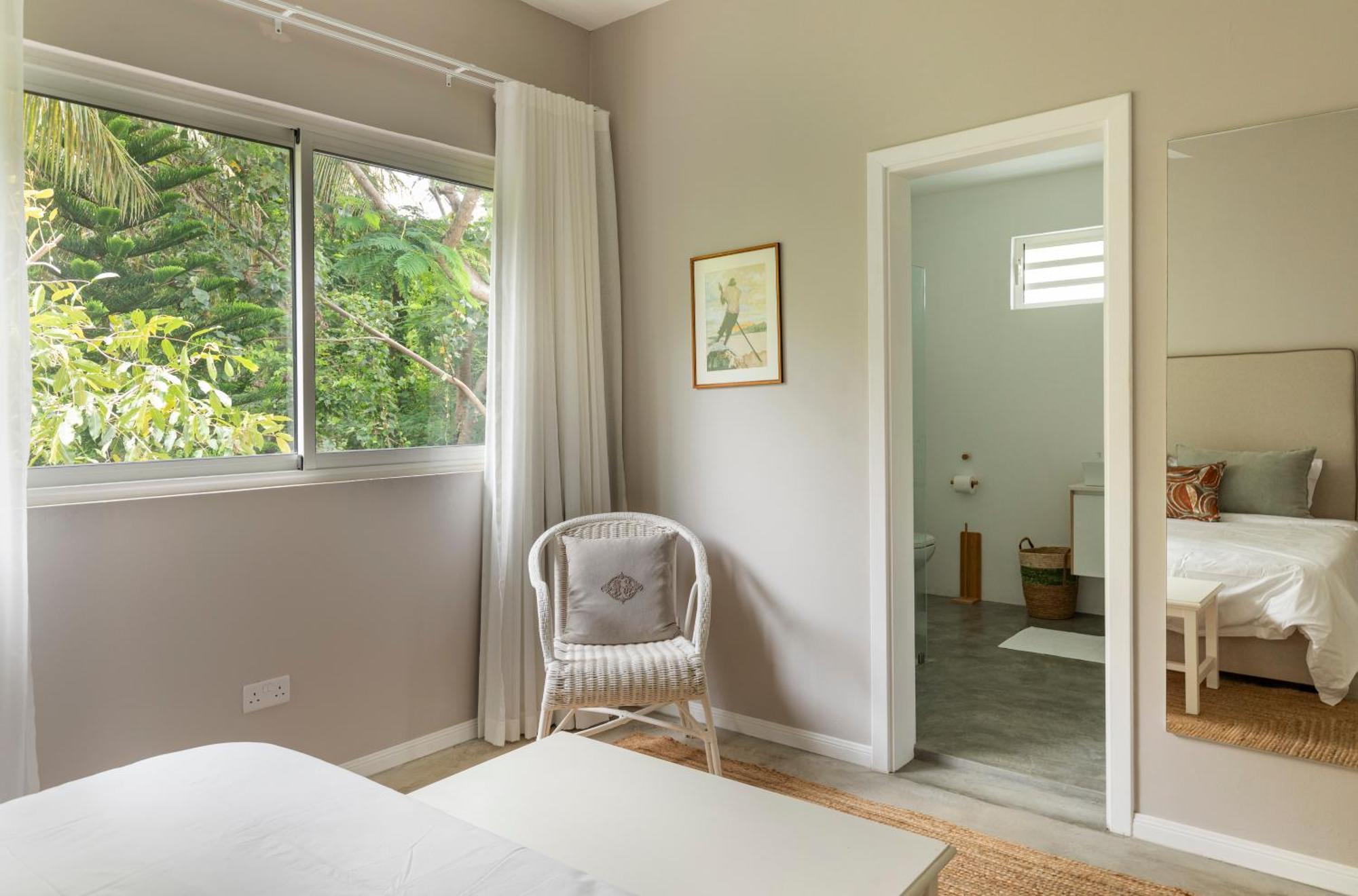 Quaint 2bdr In Melville Public W Pool *