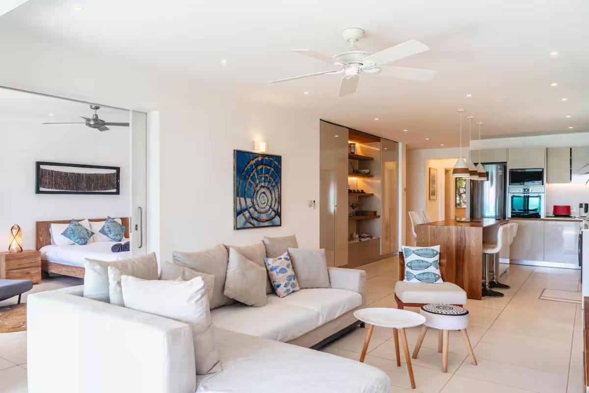 Aroma Luxury Waterfront Villa *