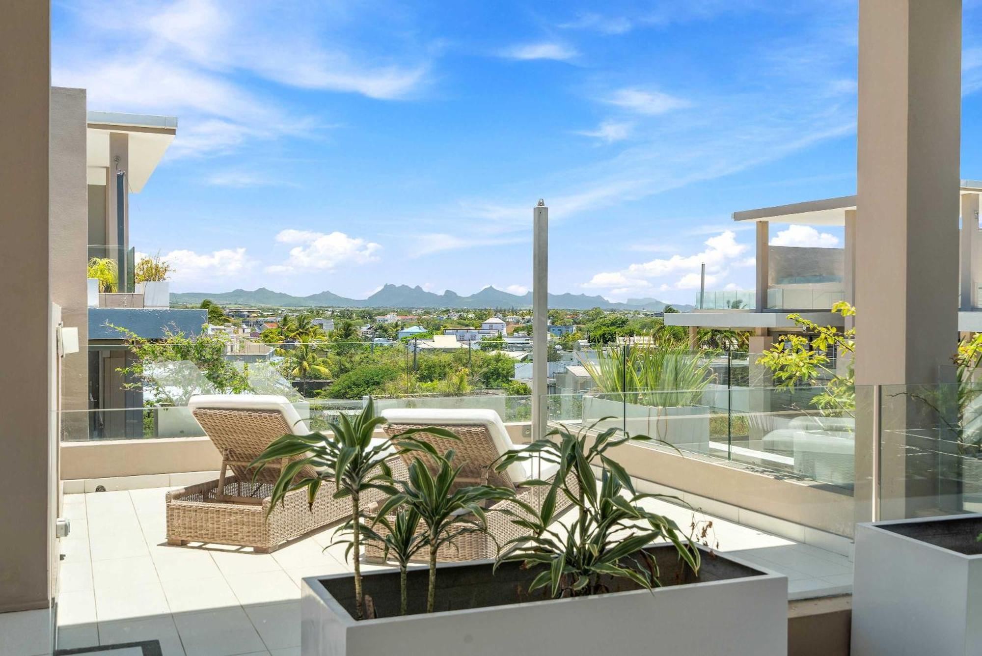 Amazing Penthouse - Rooftop & Pool Apartment