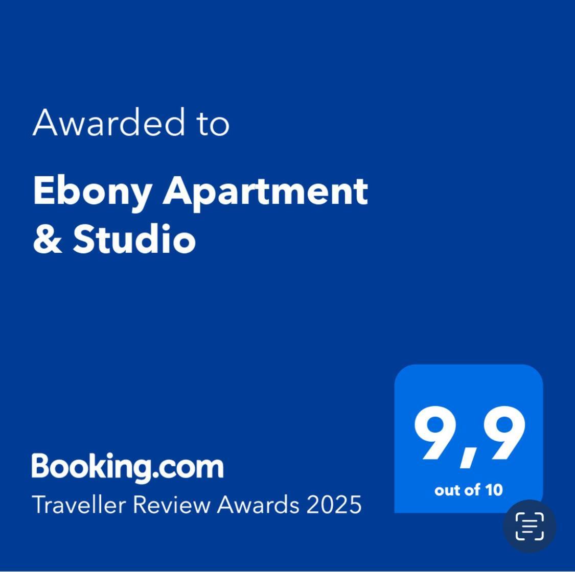 Apartment Ebony & *