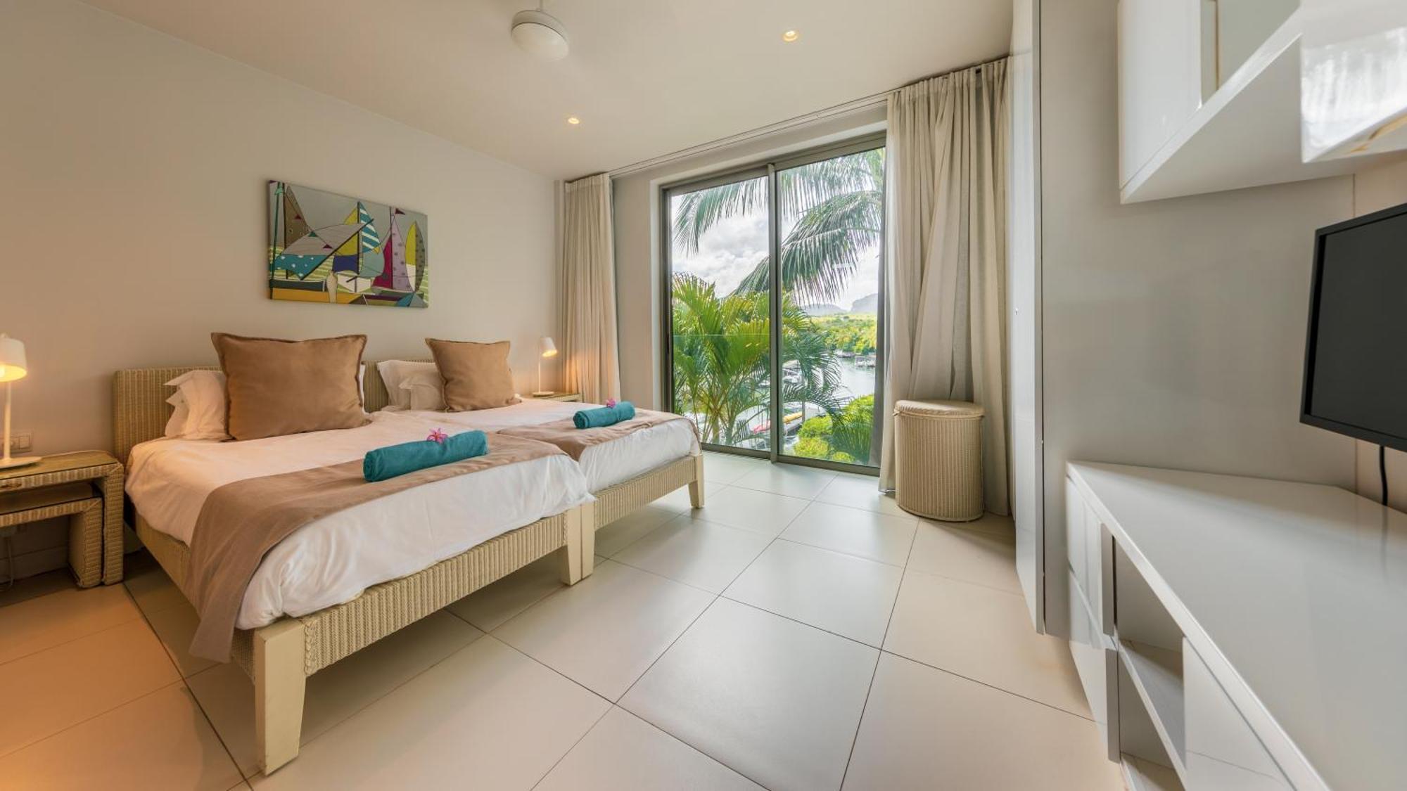 Apartment West Island By Horizon Holidays