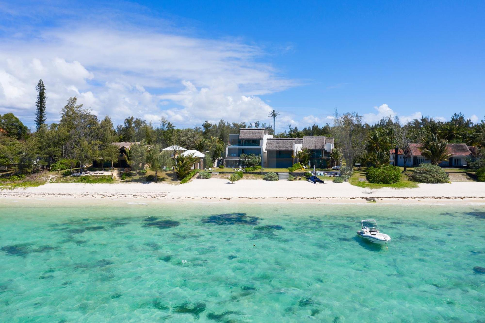 Apartment Beachfront & Pool