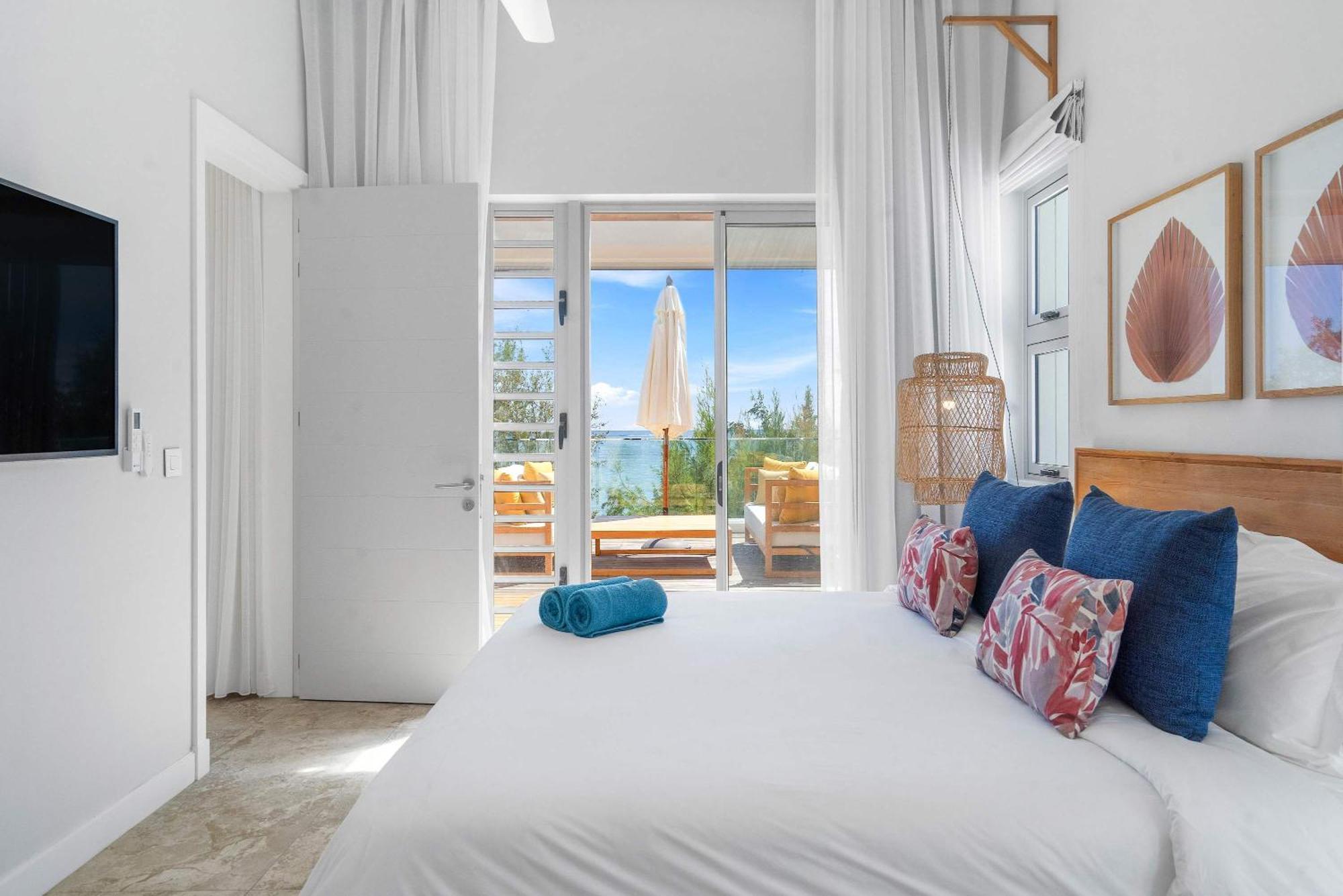 Aqua Serena - Luxury Beachfront Penthouse Apartment *