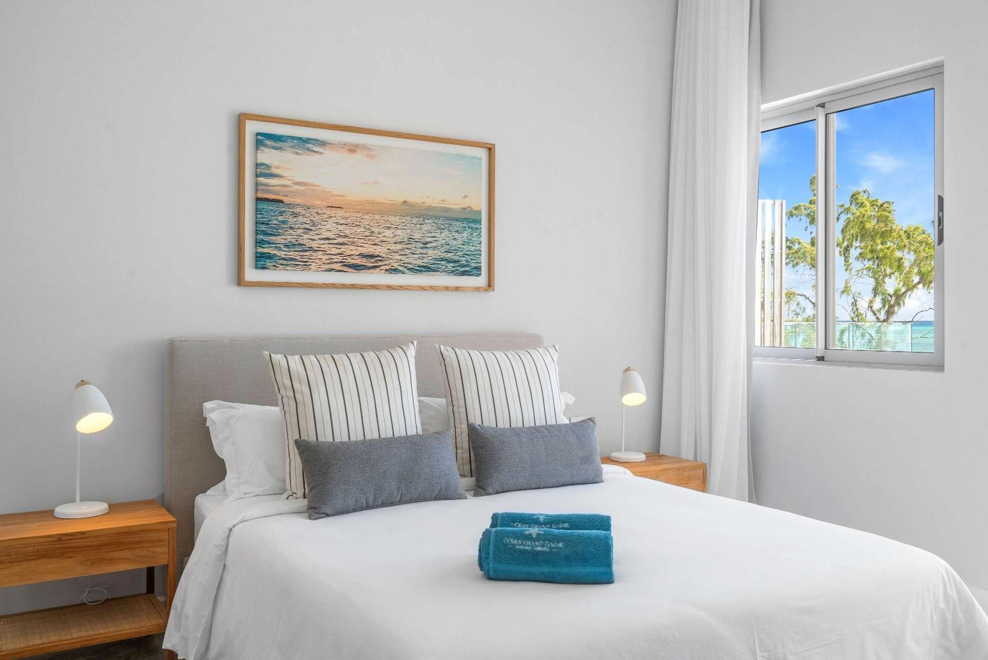 Aqua Serena - Luxury Beachfront Penthouse *