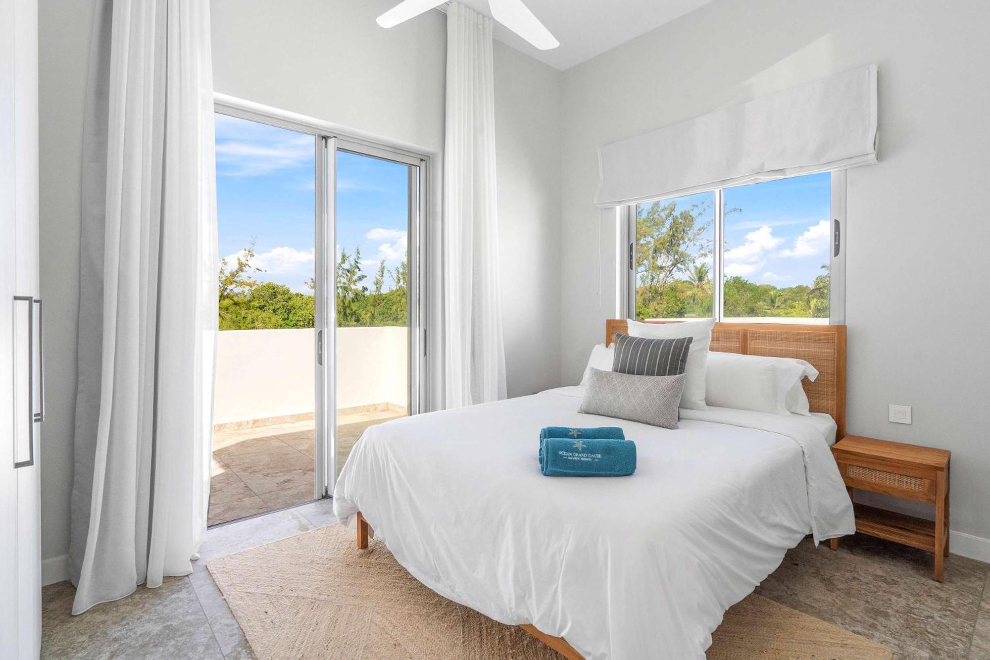 Apartment Aqua Serena - Luxury Beachfront Penthouse *
