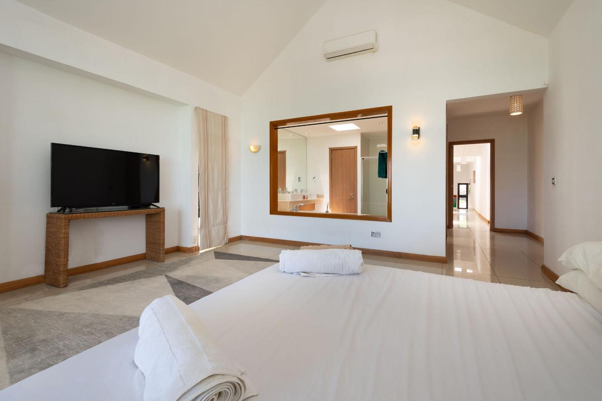 4- Bedroom Beachfront * Grand Baie