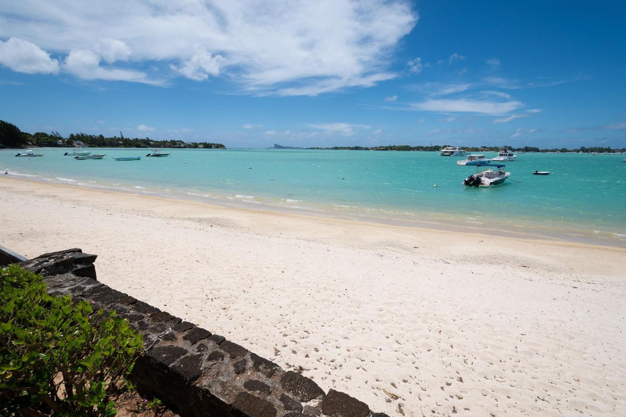 4- Bedroom Beachfront * Grand Baie