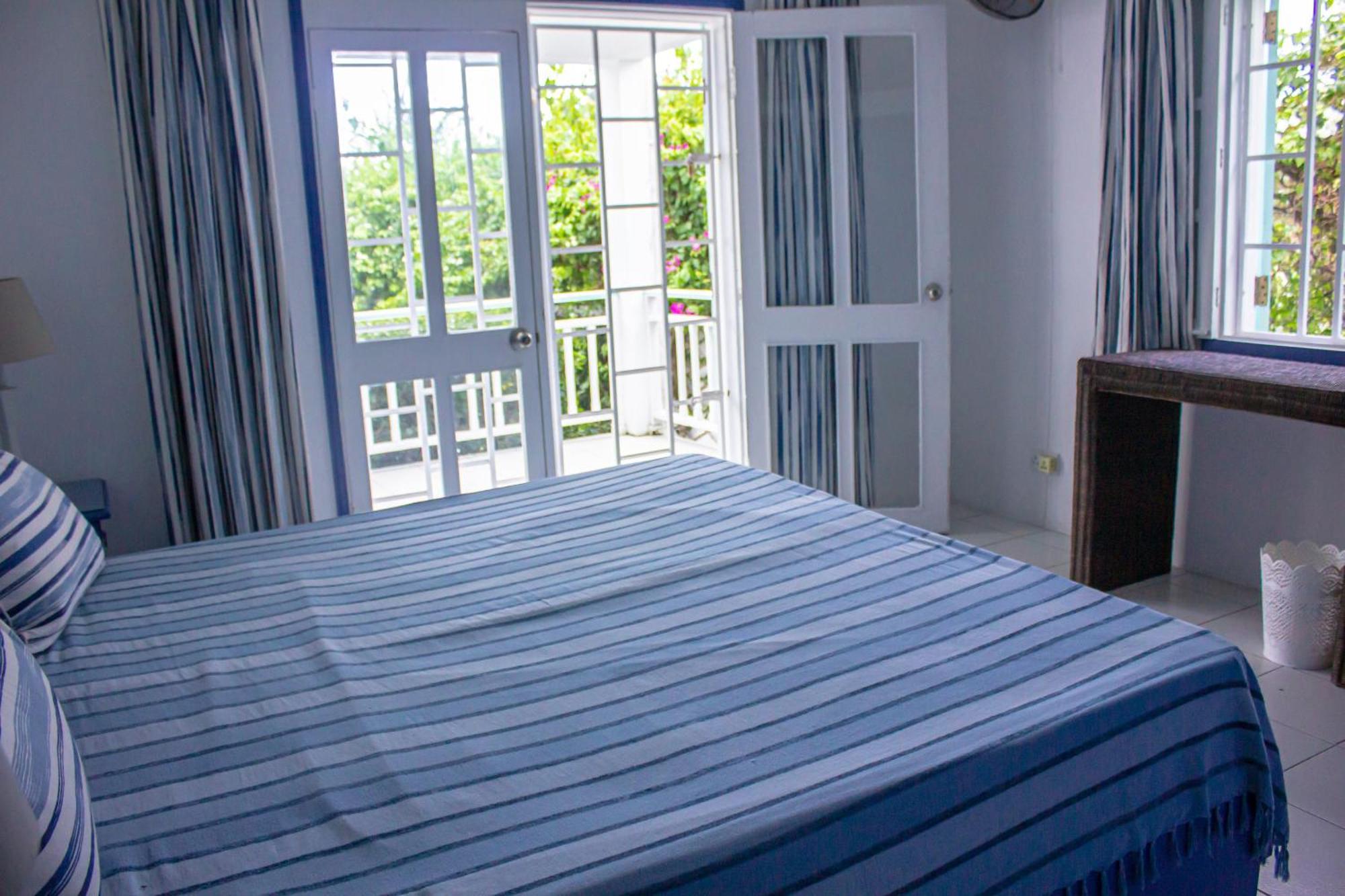 Beachfront Apartment *