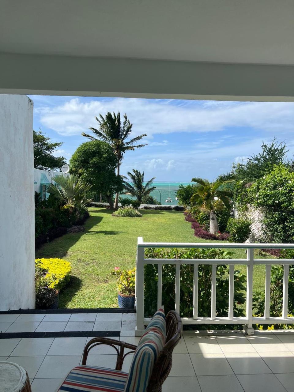 Beachfront Apartment Trou d'Eau Douce