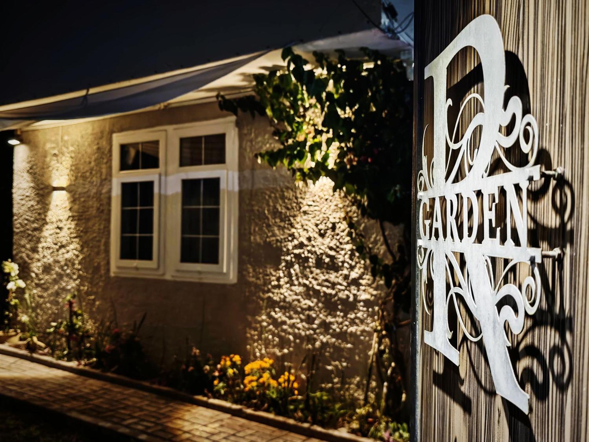 R Garden 1 - Ensuite Avec Acces Prive Et Independant Baie-du-Tombeau