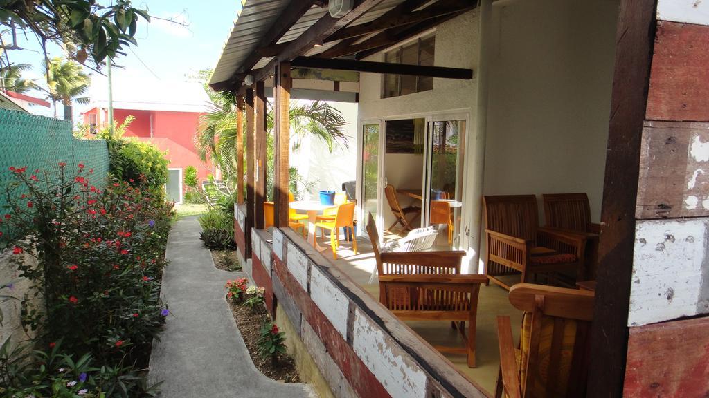 Colibri Beach Villas *