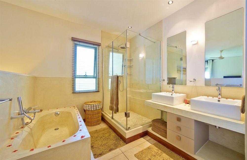 Hotel Bon Azur Beachfront & Penthouses 5*
