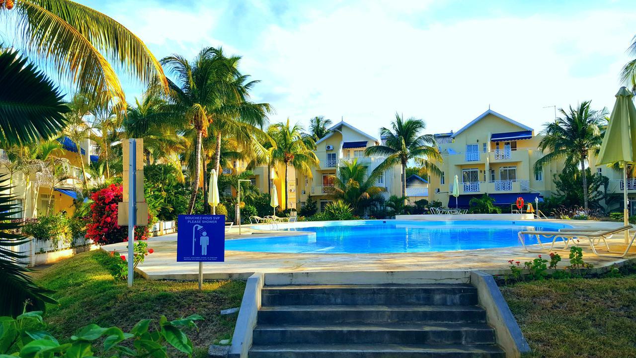 In Le Tamier, 4 Bedrooms, 300m Apartment Flic en Flac