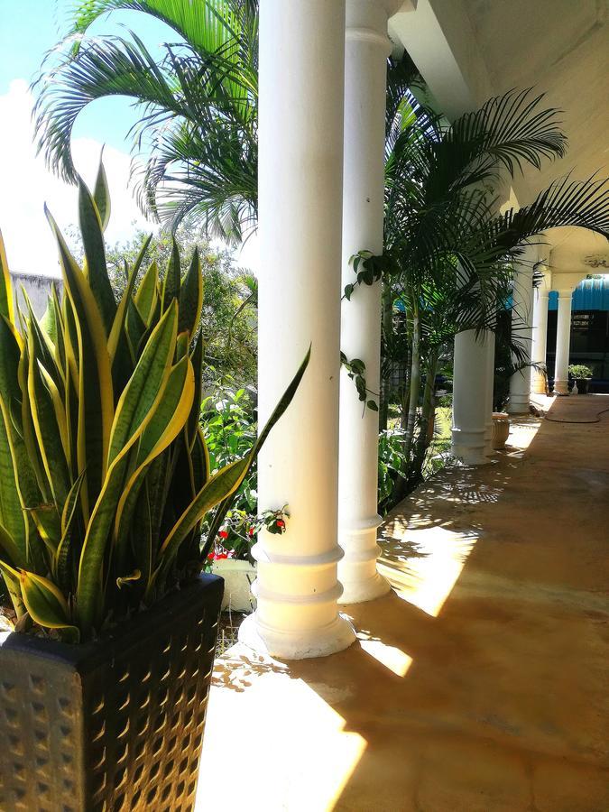 Bahama Breeze *