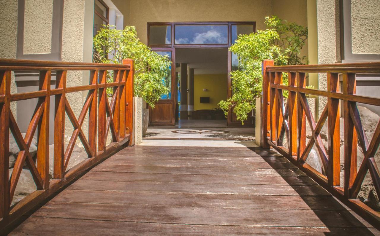 Sunset Reef & Hotel Pointe aux Piments