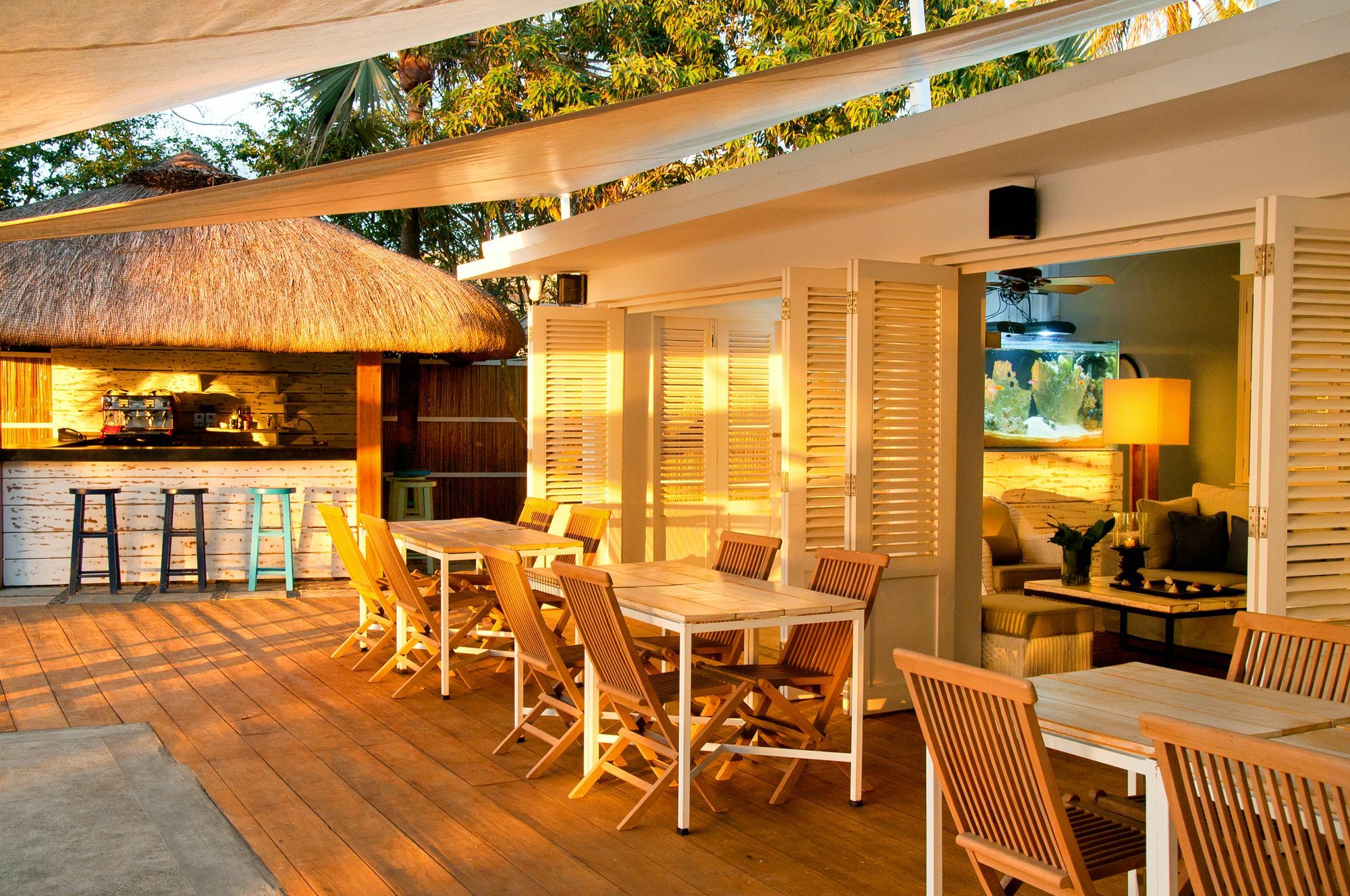 R Club Apartment *