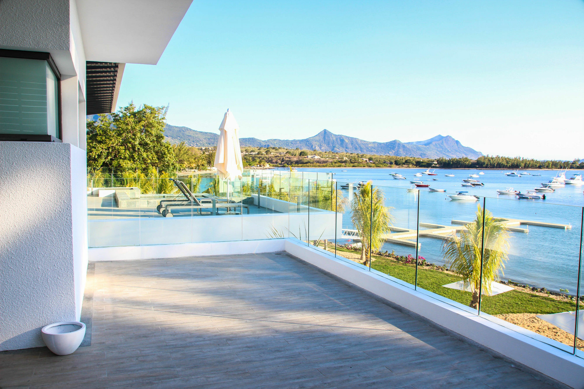 Apartment Latitude Luxury Seafront