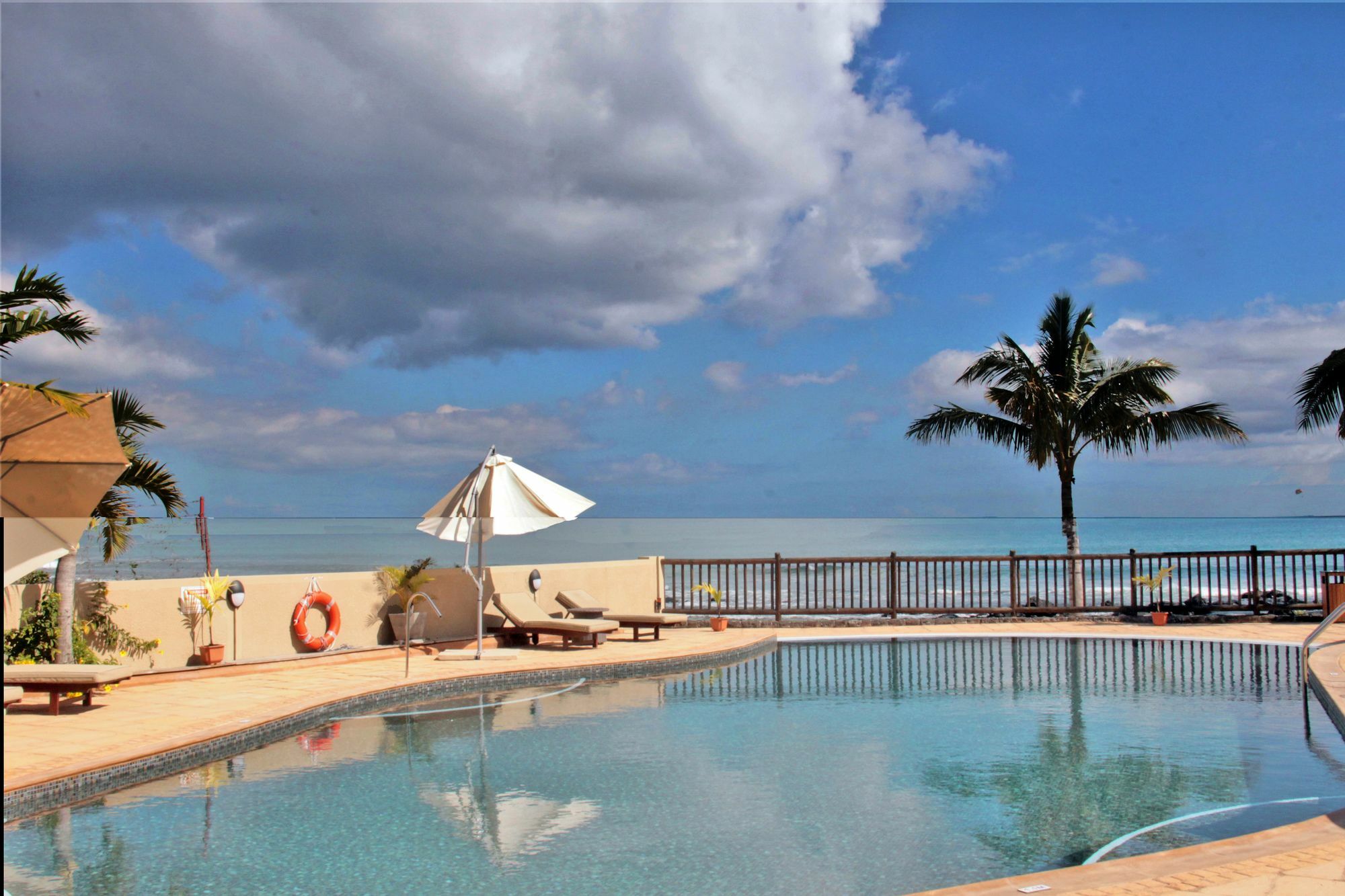 Sunset Reef & Hotel