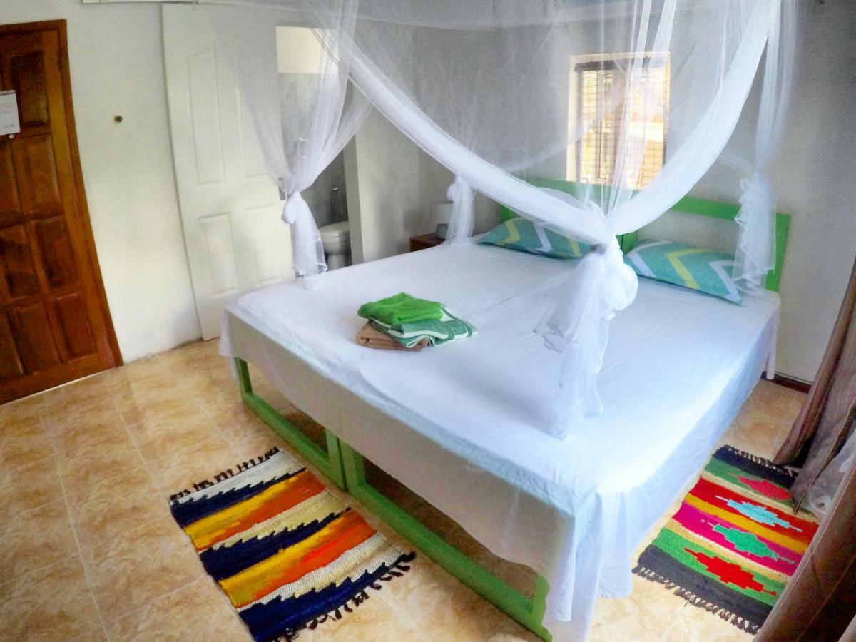 Surf House *