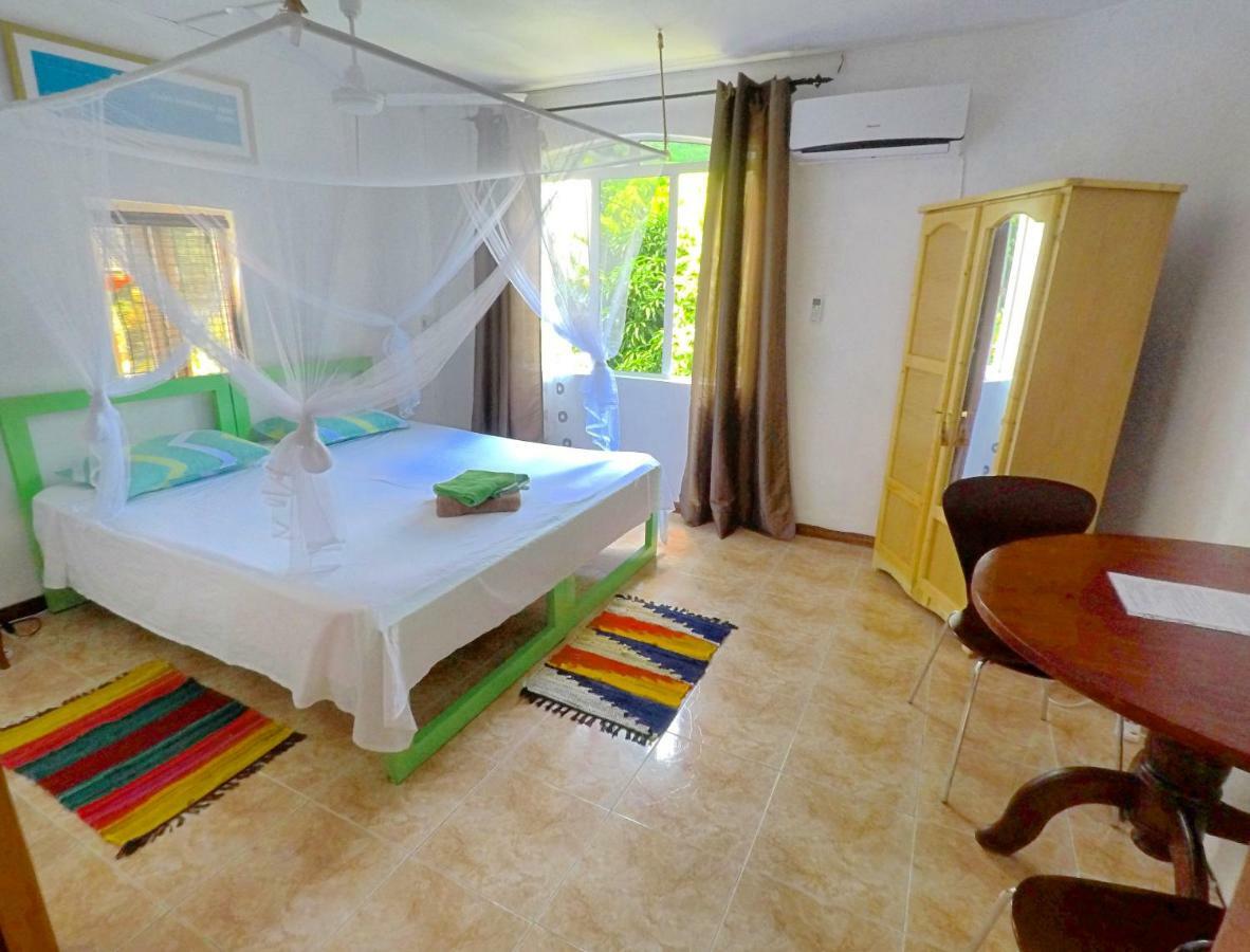 Surf House Guest house *
