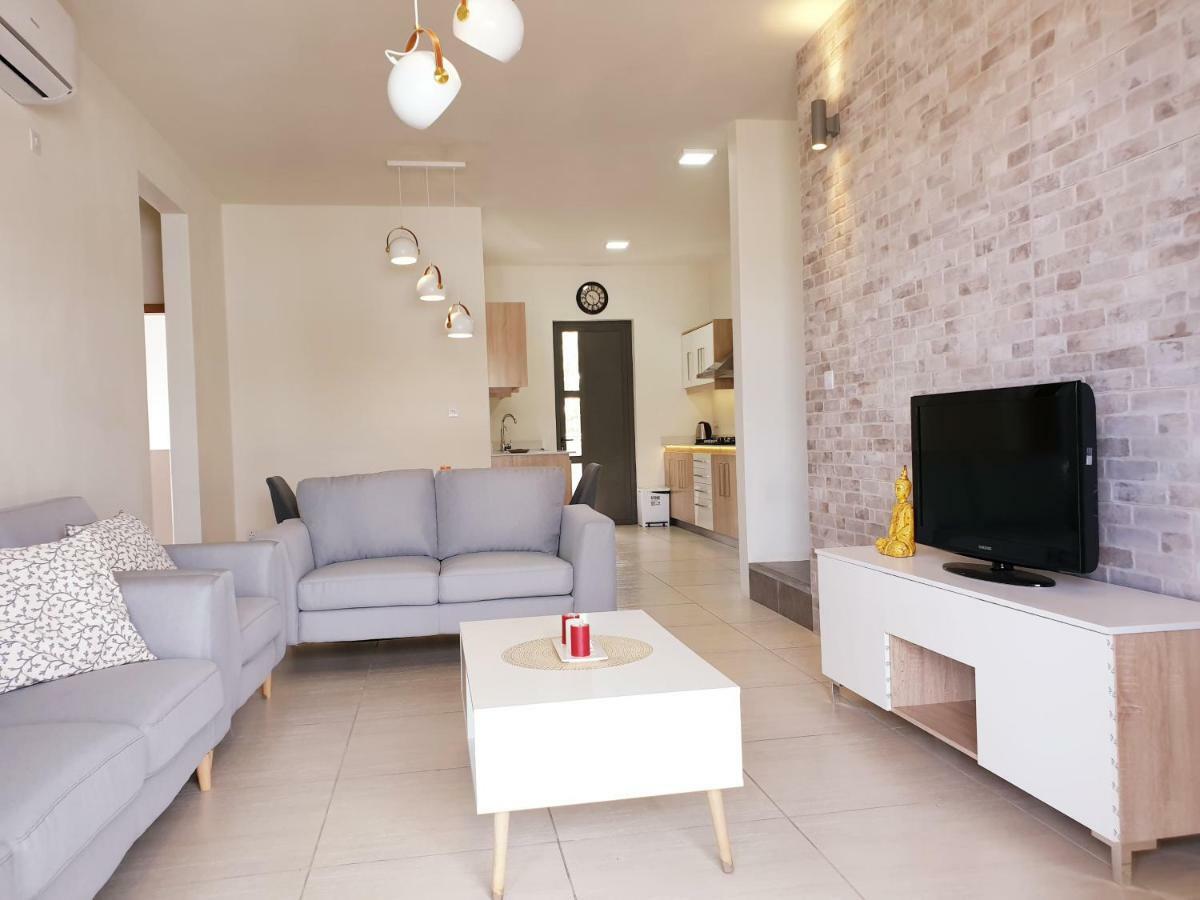 Westwood Luxury Penthouse With Private Roof Ref 15847