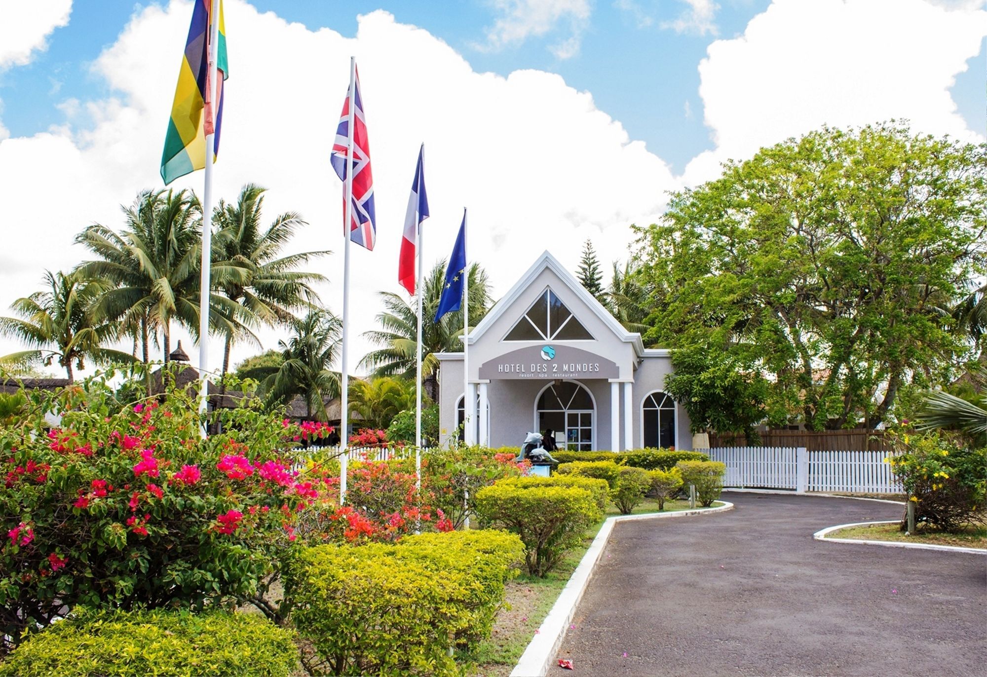 Des 2 Mondes & Resort