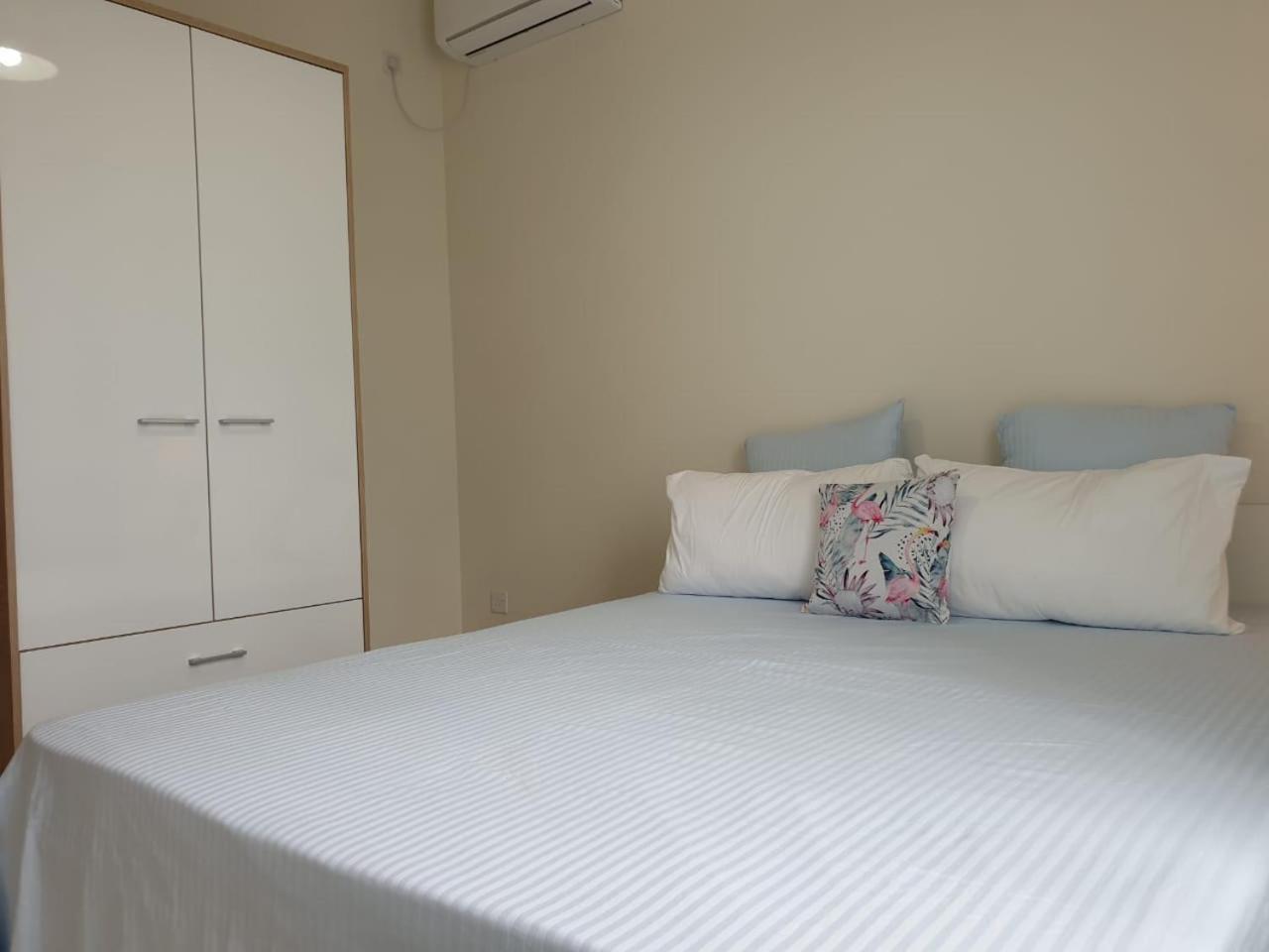 Westwood Luxury Penthouse With Private Roof Ref 15847 Flic en Flac
