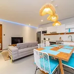 Penthouse 13 - One Bay Residence With Private Rooftop Terrace And Dip In Pool
