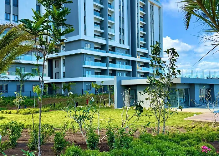 Serenity Sunset View Apartment Hotel - Verdant Garden