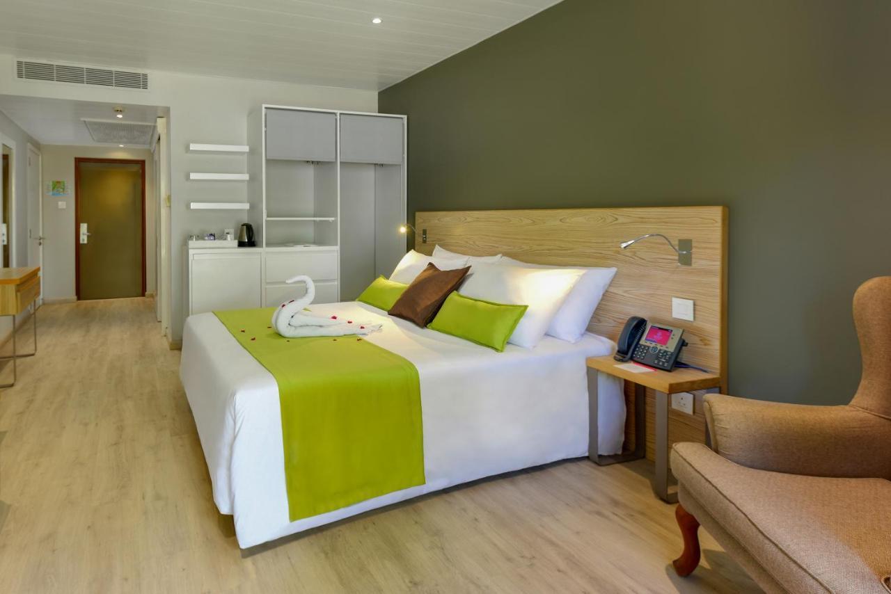 Mauricia Beachcomber &