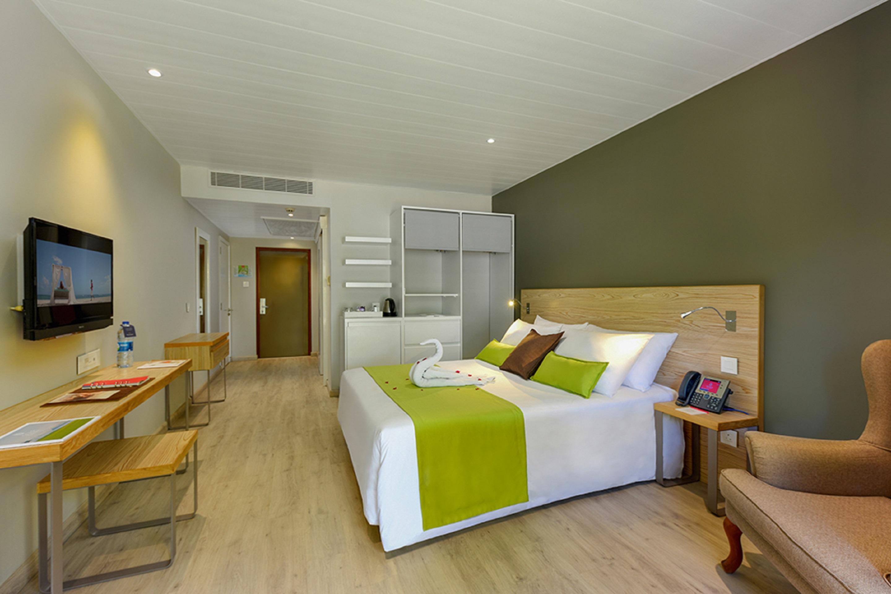 Hotel Mauricia Beachcomber & 4*