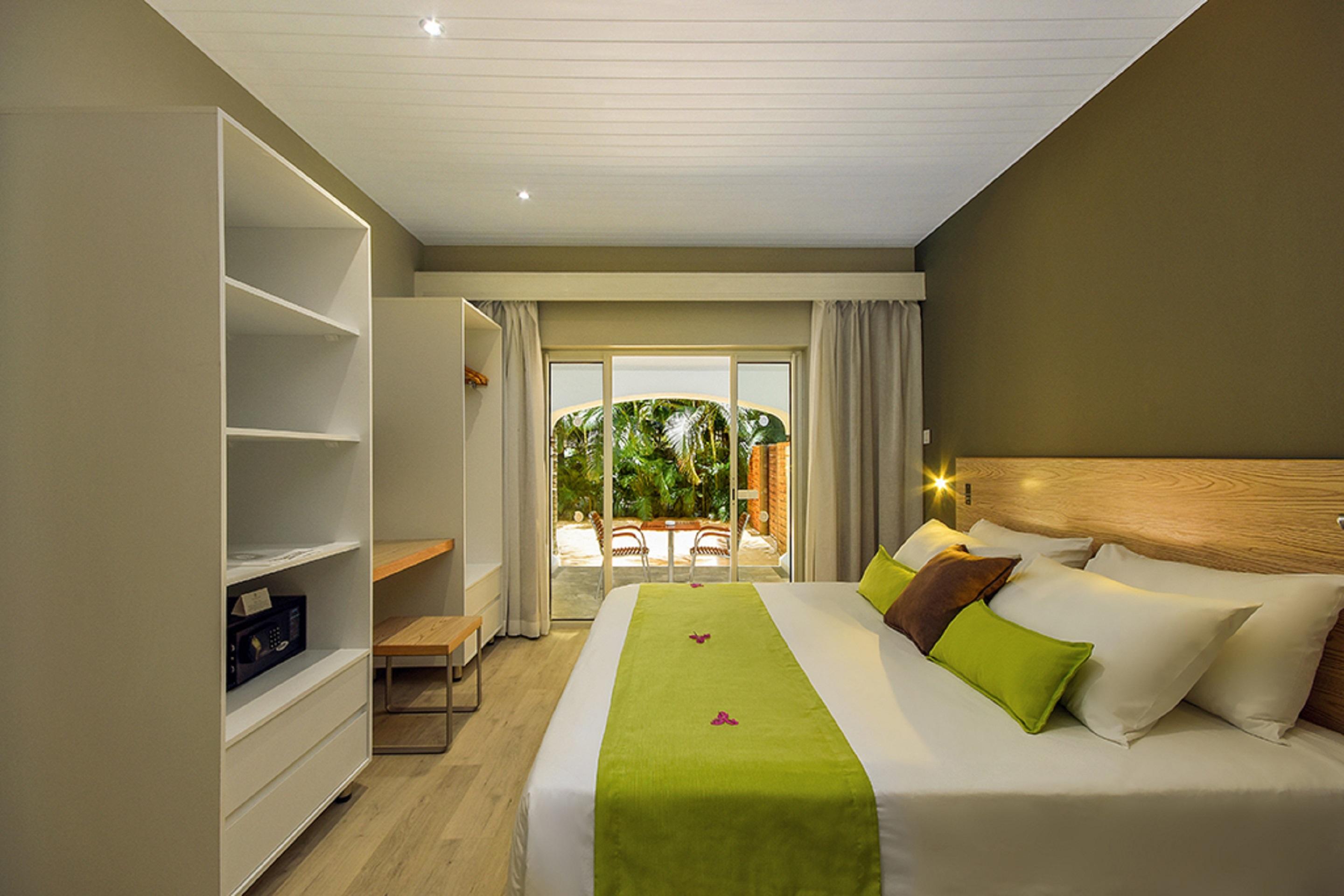 Mauricia Beachcomber & 4* Grand Baie