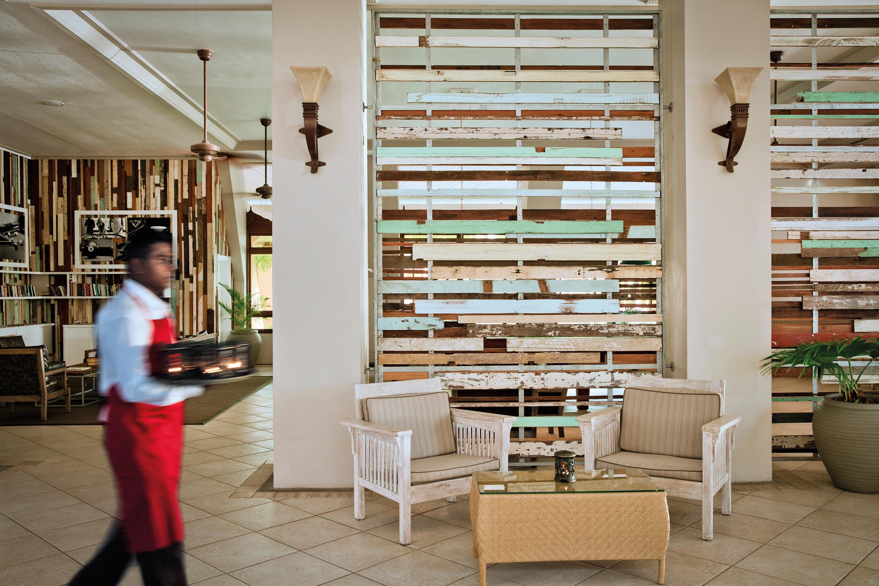 Hotel Victoria Beachcomber & 4*