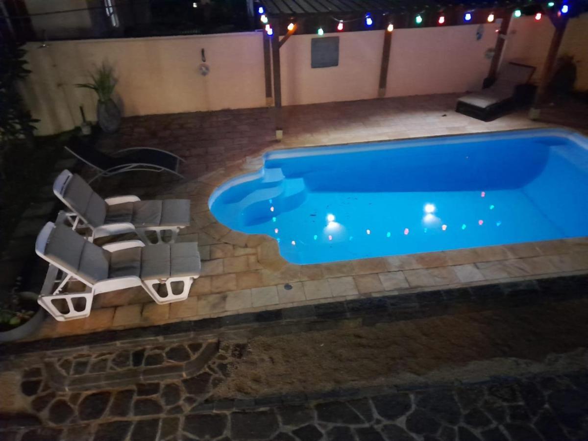Santa Avec Piscine Et Jardin Holiday home Pointe aux Piments
