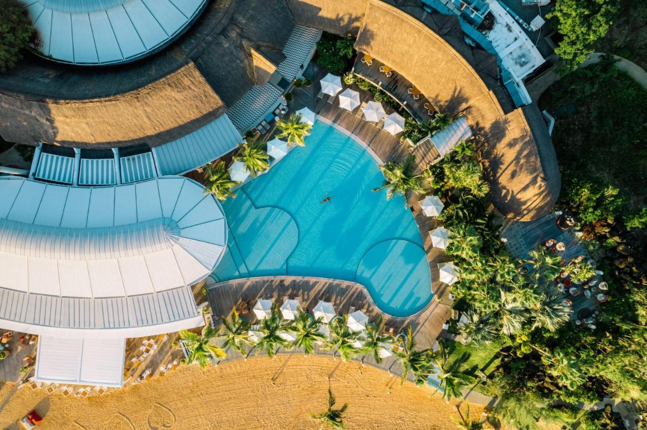 Lux* & Resort