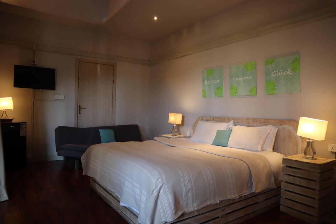 Guest house Le Du Bonheur & Car
